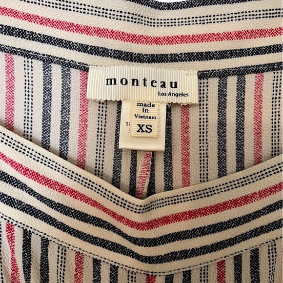 Beautiful Monteau Blue and Pink Striped Romper Jumpsuit w/Flutter Sleeves - Picture 4 of 6